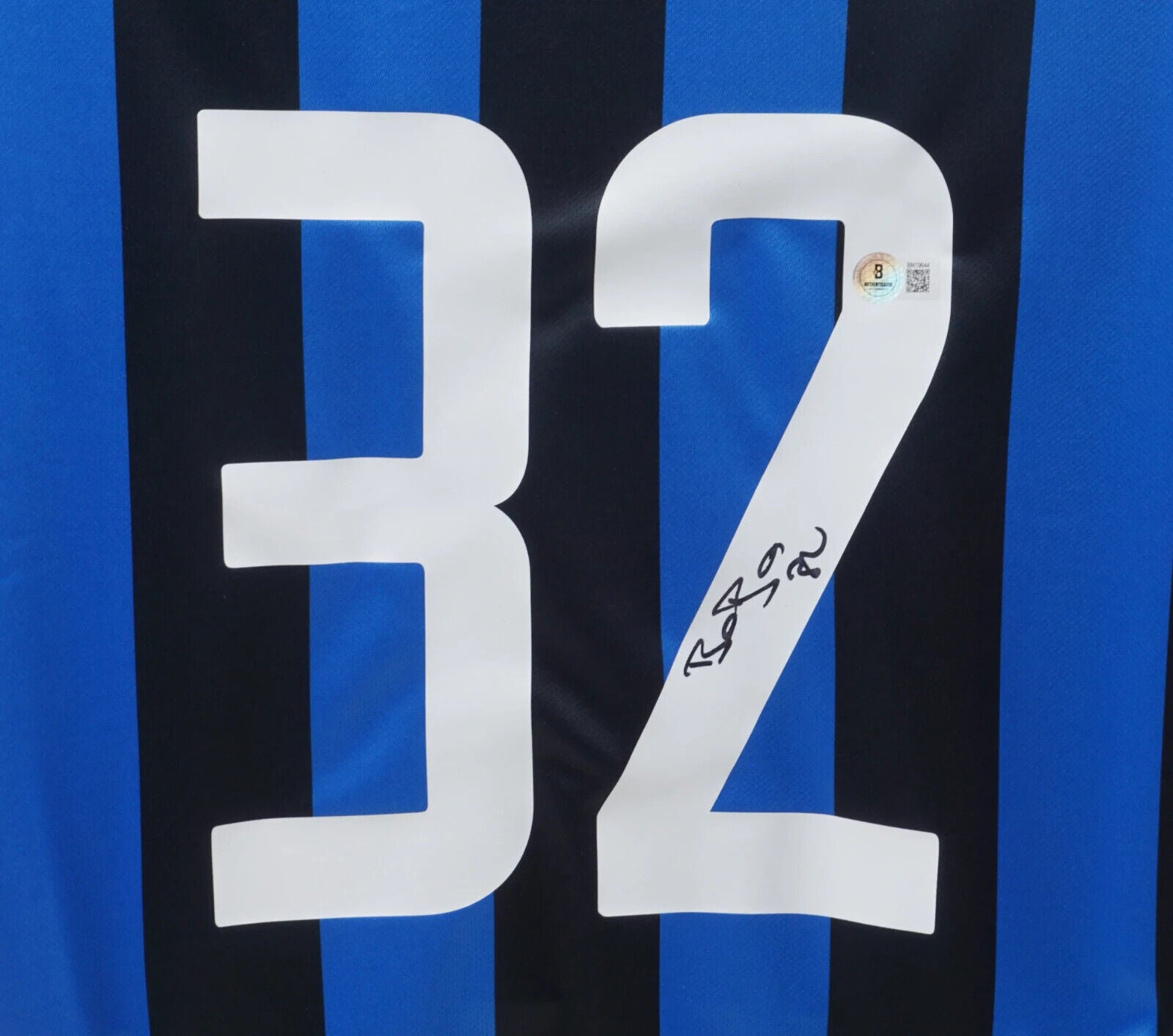 Christian Vieri Signed Inter Milan Home Soccer Jersey #32 with Beckett COA